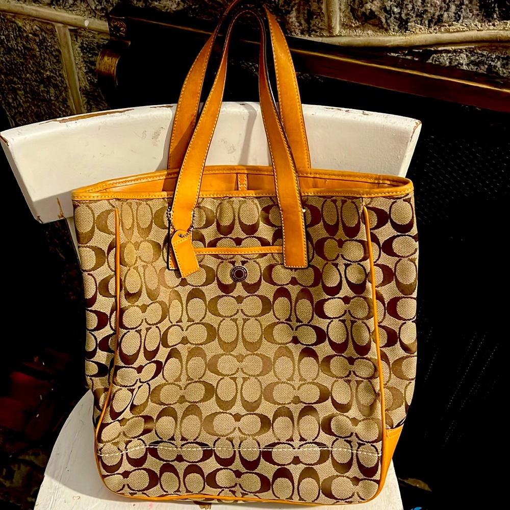 Coach Signature Gallery Tote Condition